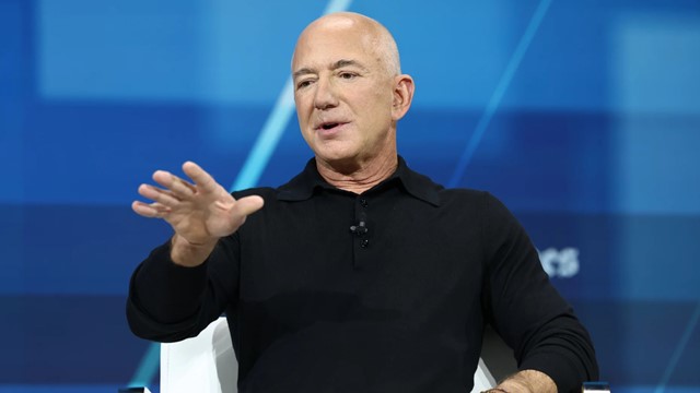 Tỷ phú Jeff Bezos chuẩn bị bán ra 25 triệu cổ phiếu Amazon, dự kiến thu về gần 5 tỷ USD