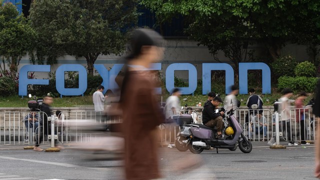 Chạy đua gom hàng trước bão thuế, Apple giúp công ty Trung Quốc lập kỷ lục doanh thu