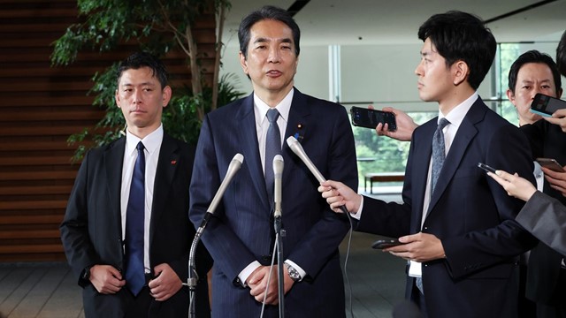 Tuyên bố chưa từng phải mua gạo trong lúc người dân khốn khổ vì giá gạo, Bộ trưởng Nông nghiệp Nhật Bản buộc phải từ chức