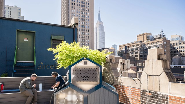 Startup Mỹ khiến thế giới sửng sốt với công nghệ có thể biến không khí thành xăng ngay tại chỗ 