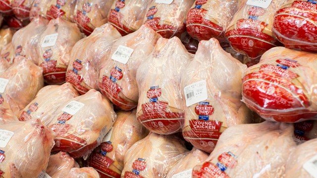 Phát hiện thịt gà 'rửa clo', xác lợn chất đống trên sàn: Bê bối rúng động ngành chế biến thịt 8 năm về trước