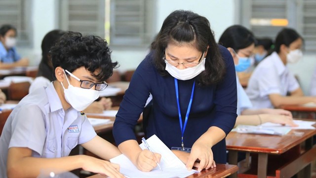 Học giỏi tự nhiên đừng bỏ qua top 5 ngành học ‘hái ra tiền’ này: Ngành luôn ‘khát’ nhân lực, ngành có thu nhập ‘khủng’ lên tới hàng tỷ mỗi năm