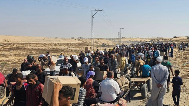 Hàng chục người dân Israel bị bắn ngay khi đi nhận cứu trợ, bác sĩ tự hiến máu cứu người