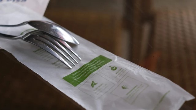 Phát hiện vi nhựa từ bao bì thực phẩm và đồ dùng 1 lần có thể xâm nhập cơ thể, làm rối loạn hệ vi sinh đường ruột