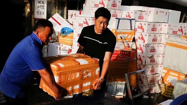 Đông Nam Á 'đau đầu' với cơn lốc hàng Trung Quốc giá siêu rẻ