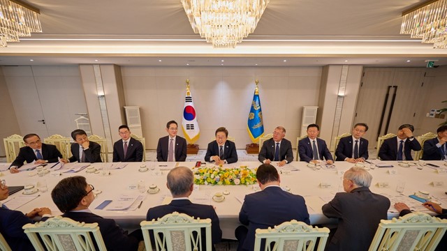 Lấy lòng Mỹ, siêu cường châu Á nỗ lực loại Trung Quốc ra khỏi chuỗi cung ứng