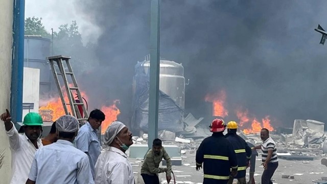 Nổ lò phản ứng hóa học khiến hơn 30 người thương vong, tìm thấy 6 công nhân bị cháy đen