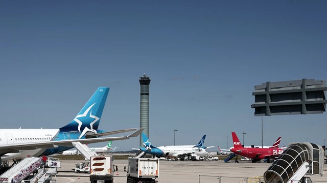 Hơn 1.500 chuyến bay đồng loạt bị hủy, chuyện gì xảy ra? 