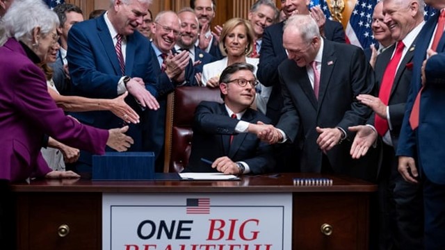 Chi tiết dự luật thuế dài 887 trang gây chấn động Quốc hội Mỹ của ông Trump