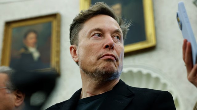 Buồn của Elon Musk: Cổ phiếu Tesla lao dốc mạnh, nhà đầu tư 'nóng mặt' trước tuyên bố lập 'Đảng nước Mỹ'
