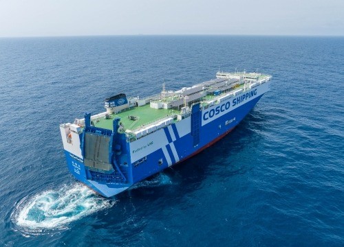 Tàu khổng lồ chở 4.000 ô tô băng qua Địa Trung Hải, láng giềng Việt Nam tạo đột phá trên hành trình chuyển đổi xanh của vận tải biển thế giới