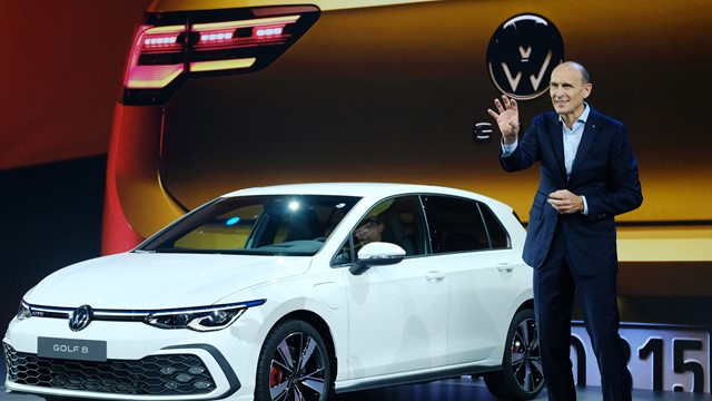 Cuộc đua xuống đáy khiến CEO Volkswagen cảnh báo: Thị trường ô tô Trung Quốc đã 'phát điên'!