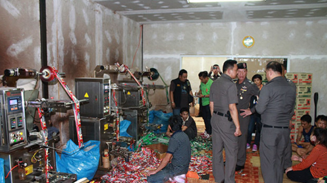 Đột kích, bắt giữ 7 người, tịch thu hơn 89.000 gói Nescafé giả