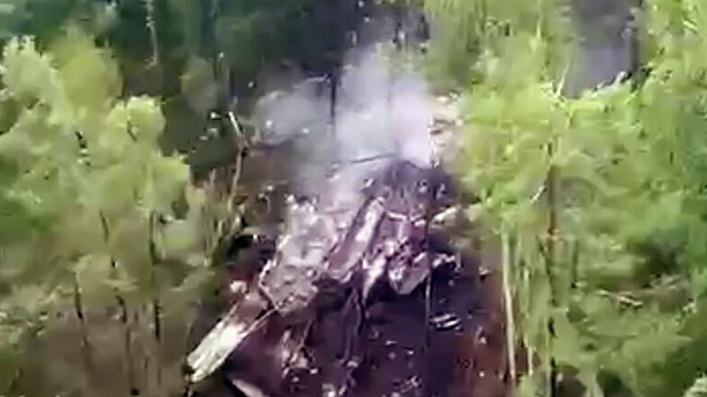 Rơi máy bay chở gần 50 người, hiện trường không còn ai sống sót