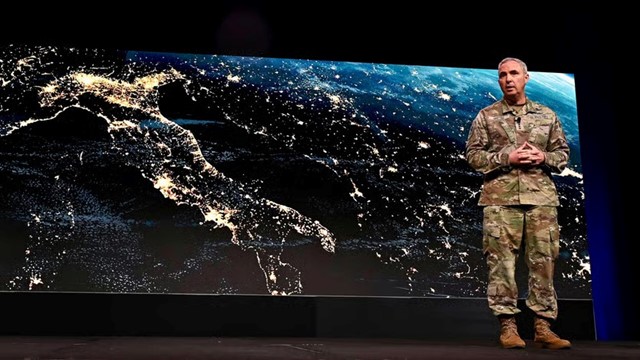 AI điều khiển vệ tinh, vũ khí rình rập quỹ đạo: Hai siêu cường bắt tay mở màn kỷ nguyên chiến tranh vệ tinh