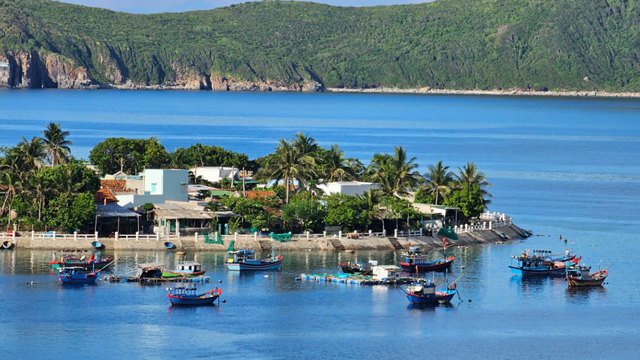 Không resort hay dịch vụ cao cấp, hòn đảo xa bờ nhất phố biển Việt Nam khiến du khách mê mẩn bởi điều khác biệt