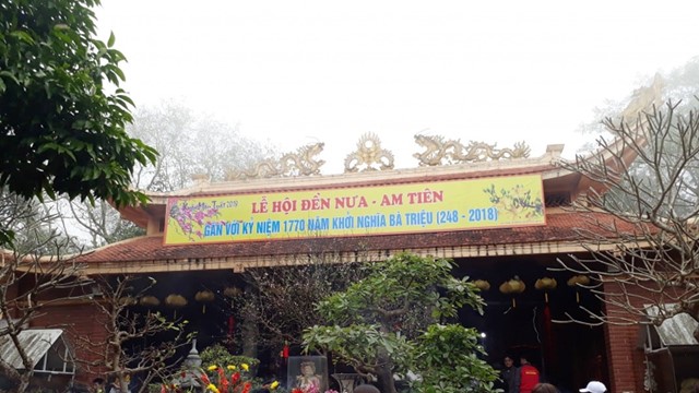 Khám xét khẩn cấp, tạm giữ hình sự ‘thủ nhang’ ngôi đền nổi tiếng Việt Nam