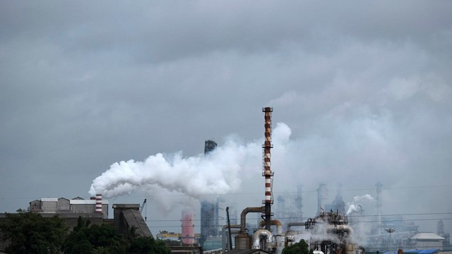 Kẹt giữa dầu Nga và thuế Mỹ, siêu cường châu Á buộc phải chọn phe