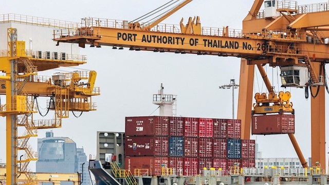 Thuế 40% treo lơ lửng, Đông Nam Á lo ông Trump siết hàng trung chuyển