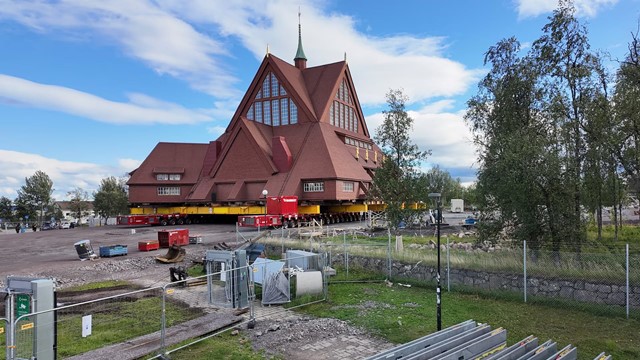 Di dời nhà thờ gỗ hơn 113 năm tuổi, nặng 600 tấn do nguy cơ sụt lún 