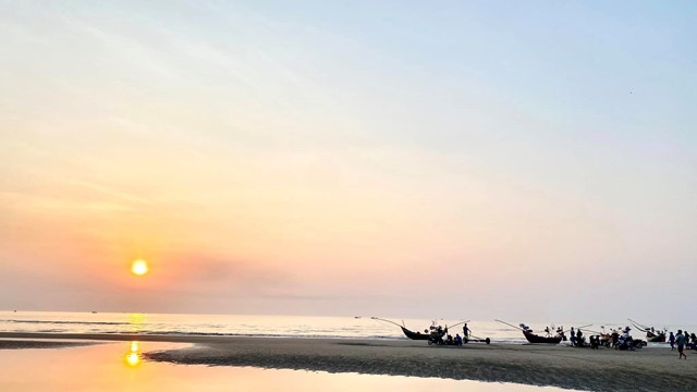 Bãi biển đẹp tựa ‘viên ngọc ẩn’ hoang sơ giữa lòng Thanh Hóa: Sát Sầm Sơn nhưng ít người biết, nước trong xanh đến mê mẩn