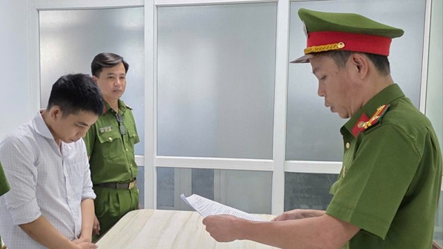 Bắt nhân viên bảo hiểm Nguyễn Minh Quang