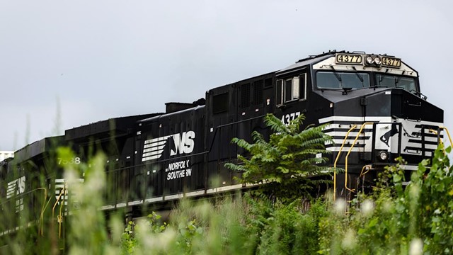 Ông Trump bật đèn xanh cho thương vụ sáp nhập đường sắt lớn nhất nhiều thập kỷ trị giá 85 tỷ USD