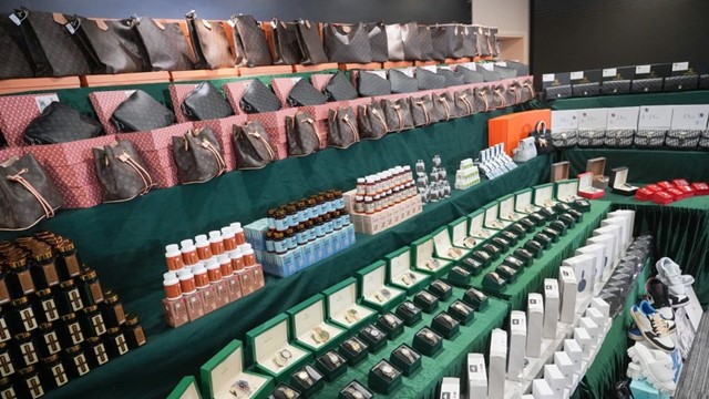 Triệt phá đường dây bán hàng giả trực tuyến quy mô khủng, thu giữ gần 10.000 mặt hàng trị giá hơn 50 tỷ đồng 