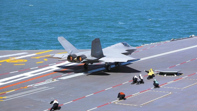 Tàu sân bay Trung Quốc lập kỳ tích chưa từng có trong lịch sử