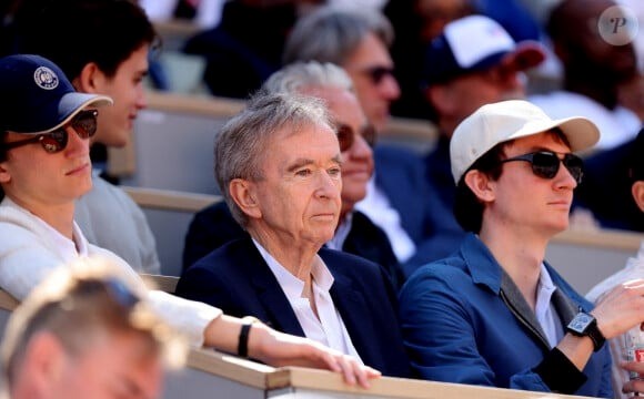 Gọi thuế là 'đòn chí mạng đối với nền kinh tế', tỷ phú Pháp Bernard Arnault bị chỉ trích dữ dội