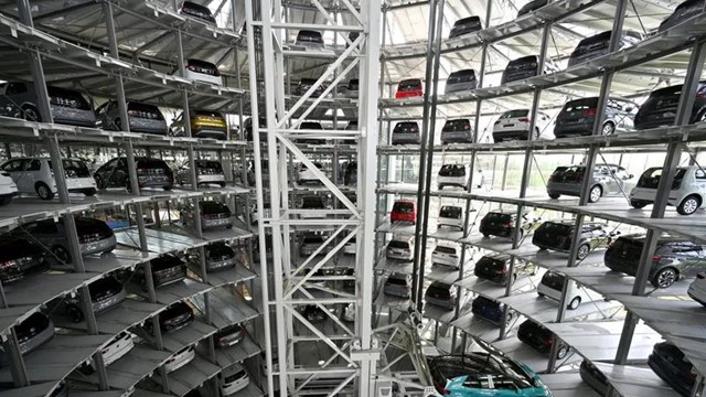 Ông lớn ô tô châu Âu trả giá đắt vì canh bạc xe điện