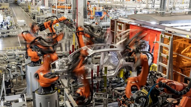 Các nhà máy Trung Quốc sở hữu đội quân hơn 2 triệu robot, nhiều hơn cả thế giới cộng lại