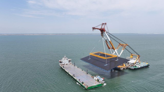 Láng giềng Việt Nam rót gần 60.000 tỷ đồng xây nhà máy điện mặt trời nổi khổng lồ, giúp cắt giảm hơn 2 triệu tấn CO2/năm