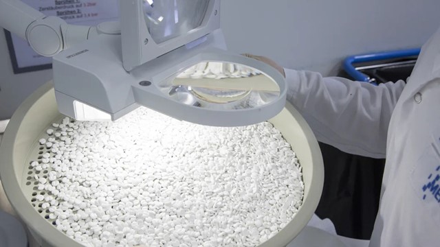 Ông Trump áp thuế 100% khiến ngành dược toàn cầu chao đảo, một quốc gia châu Á ung dung vì được miễn trừ