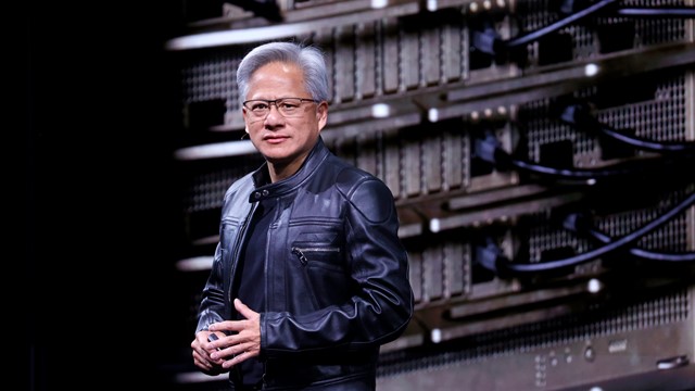 CEO Nvidia Jensen Huang cảnh báo Trung Quốc chỉ ‘chậm hơn Mỹ vài phần tỷ giây’ trong công nghệ chip
