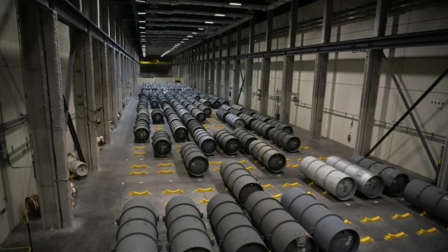 Ép đồng minh phải cắt dầu Nga, Mỹ vẫn ồ ạt nhập khẩu uranium làm giàu từ Nga