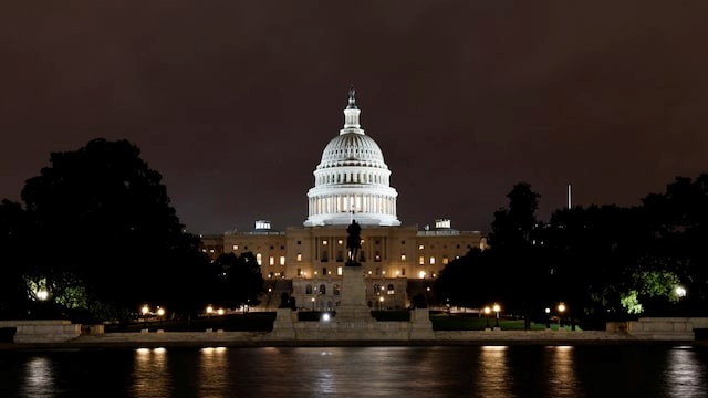 Chính phủ Mỹ đóng cửa, hàng trăm nghìn công chức nghỉ việc: Bưu điện, sân bay Mỹ có đóng cửa?