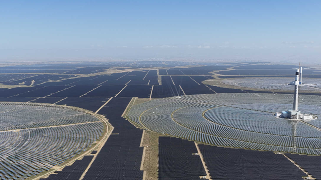 Từ sa mạc đến mây trời: Trung Quốc xây dựng mạng lưới năng lượng sạch khổng lồ để nuôi AI như thế nào?