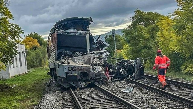 Va chạm tàu hỏa kinh hoàng khiến hơn 60 hành khách bị thương, cảnh sát lập tức phong tỏa hiện trường