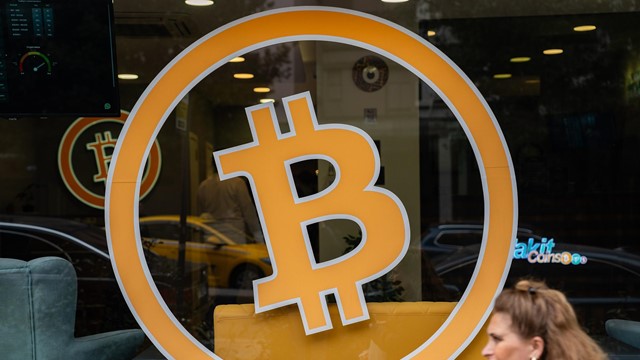 Bitcoin lao dốc không phanh, thị trường tiền số chấn động vì đòn trả đũa của Trung Quốc