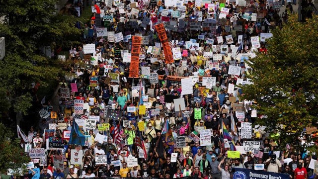 Hàng triệu người Mỹ xuống đường biểu tình, khẩu hiệu ‘Nước Mỹ không Vua’ lan khắp toàn quốc