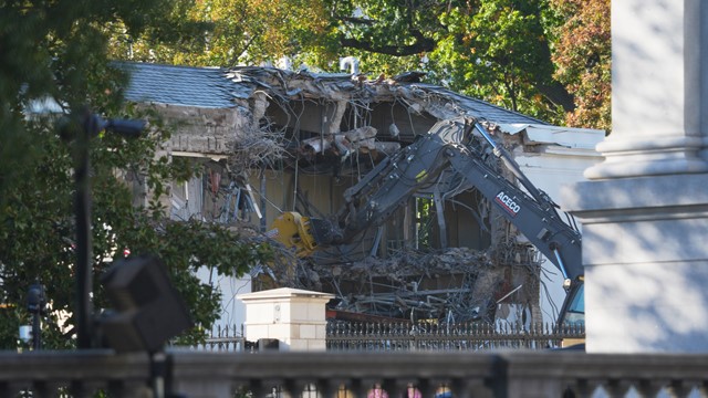 Ông Trump phá dỡ một phần Nhà Trắng để xây phòng khiêu vũ 250 triệu USD