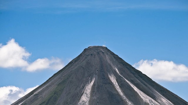 Phát hiện 'kho báu' hơn 2 triệu tấn ngủ yên suốt hàng triệu năm bên trong núi lửa, đủ dùng trong 950 năm  
