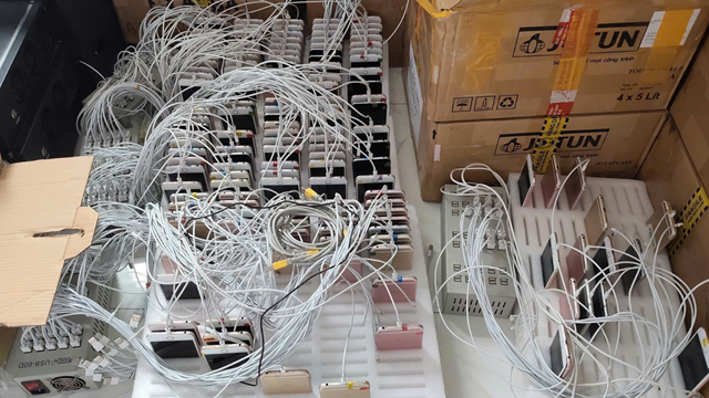 Triệt phá đường dây cho thuê tài khoản ảo doanh thu 2 tỷ/tháng, phát hiện hơn 100 CPU và 2.000 điện thoại di động