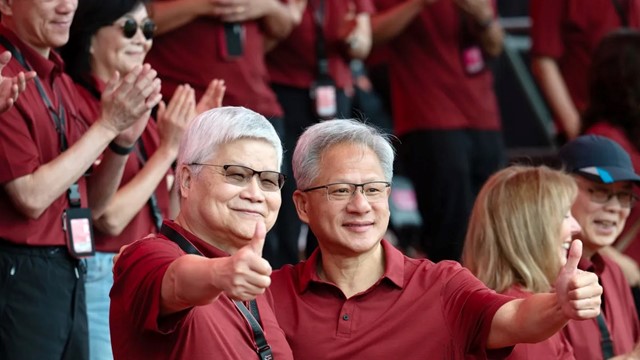 Cổ phiếu AI đỏ lửa, CEO Nvidia Jensen Huang nói gì khi tới thăm nhà sản xuất chip lớn nhất thế giới?