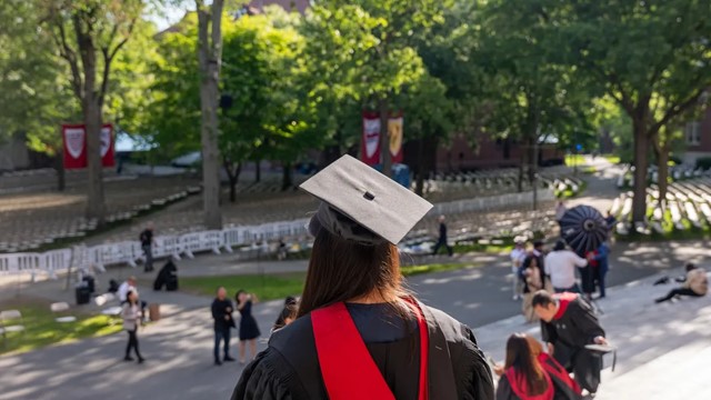 Ông Trump bất ngờ đổi giọng, khẳng định sinh viên nước ngoài có lợi cho Mỹ 