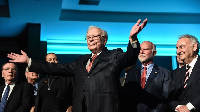 Không phải cổ phiếu, Warren Buffett khẳng định đây mới là khoản đầu tư tốt nhất để chống lạm phát 