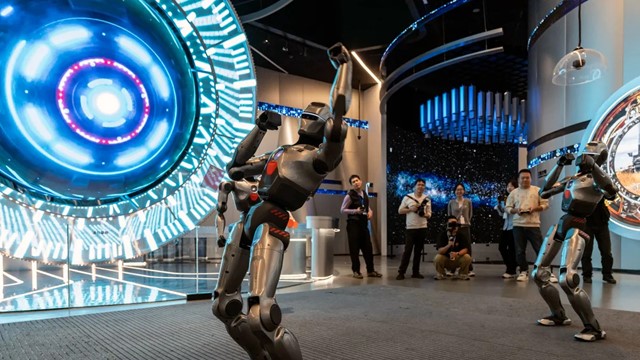 Trung Quốc cảnh báo bong bóng robot hình người: Đua nhau rót vốn, hàng trăm mẫu giống hệt nhau ra đời