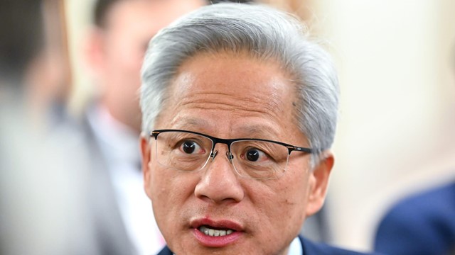 CEO Nvidia Jensen Huang cảnh báo Mỹ đang thua Trung Quốc ở 2 yếu tố then chốt 