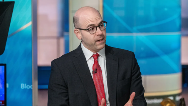 Thống đốc Fed cảnh báo: Mỹ sẽ rơi vào suy thoái nếu ngừng hạ lãi suất